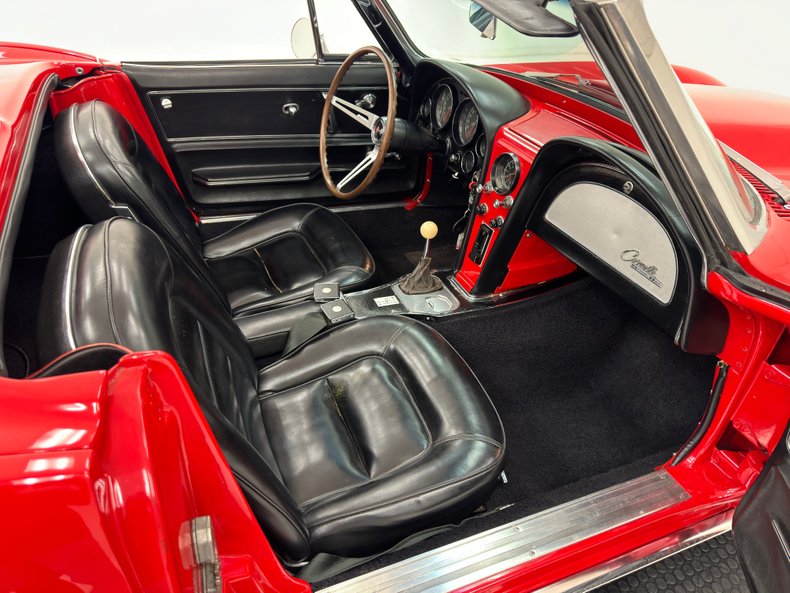 Chevrolet-Corvette-1965-Rally-Red-Black-35