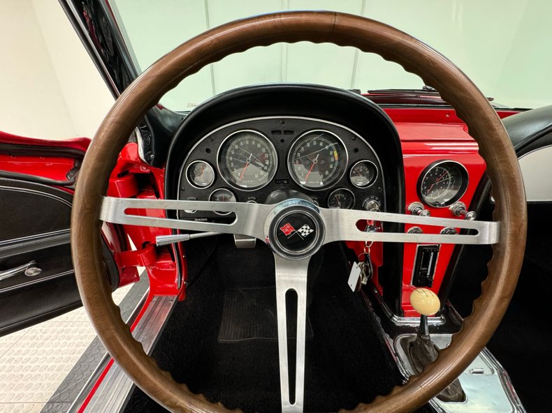 Chevrolet-Corvette-1965-Rally-Red-Black-36