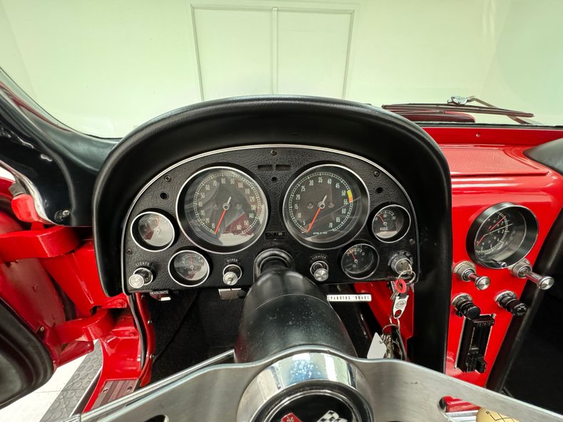 Chevrolet-Corvette-1965-Rally-Red-Black-37