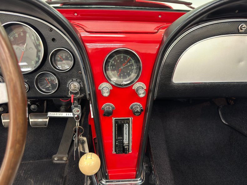 Chevrolet-Corvette-1965-Rally-Red-Black-39