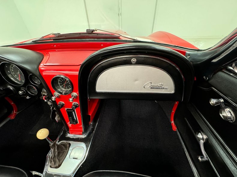 Chevrolet-Corvette-1965-Rally-Red-Black-40