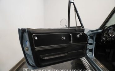 Chevrolet-Corvette-1966-Laguna-Blue-Black-1