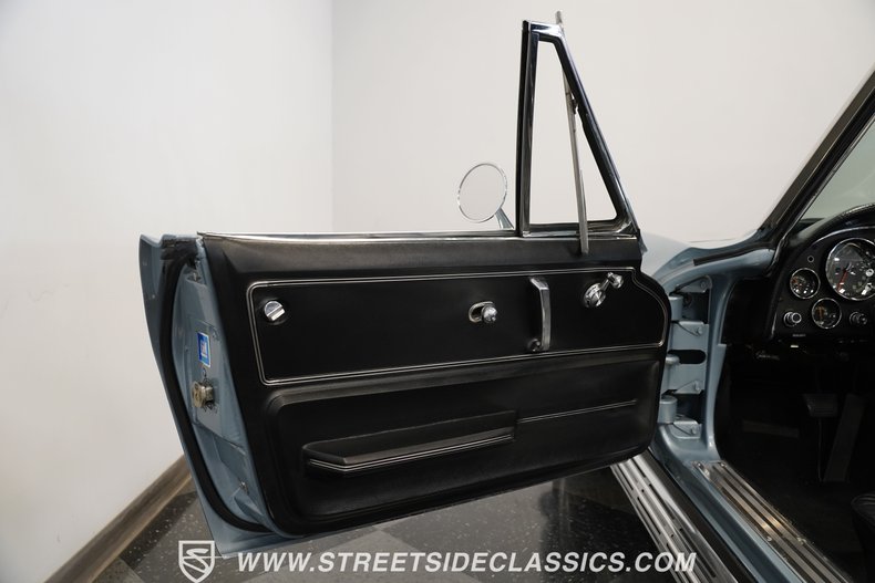 Chevrolet-Corvette-1966-Laguna-Blue-Black-1