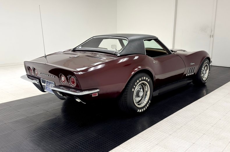 Chevrolet-Corvette-1969-Burgundy-Poly-Saddle-10