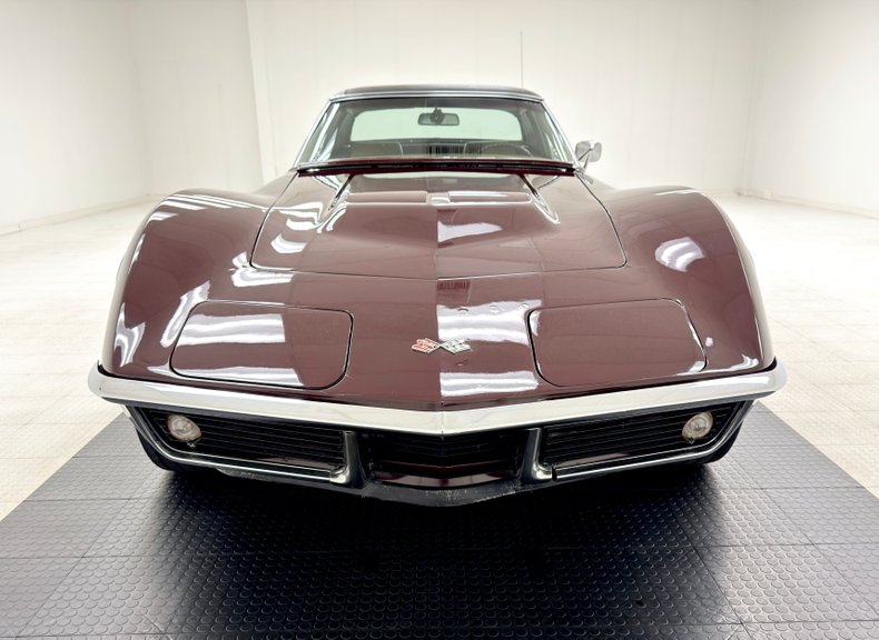 Chevrolet-Corvette-1969-Burgundy-Poly-Saddle-13