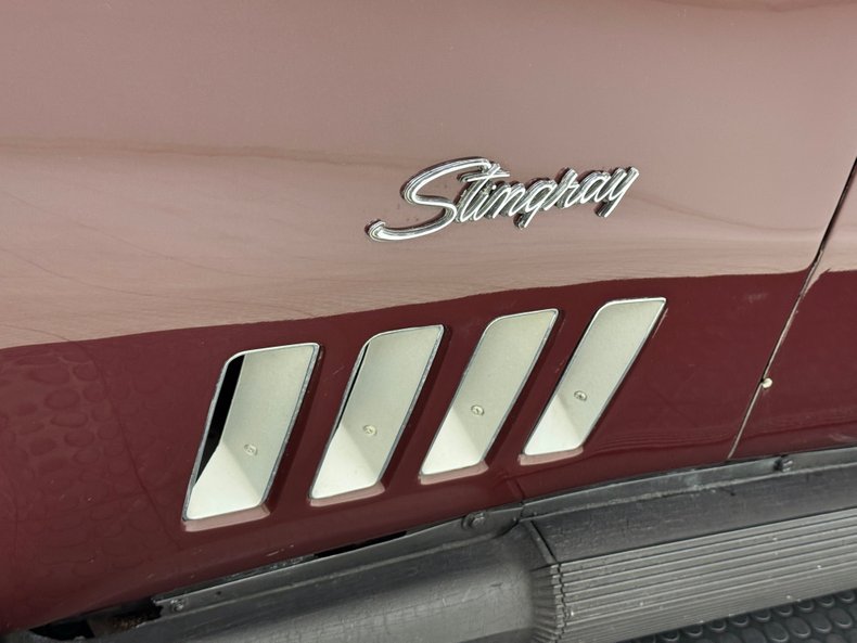 Chevrolet-Corvette-1969-Burgundy-Poly-Saddle-15