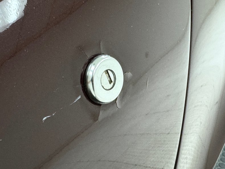 Chevrolet-Corvette-1969-Burgundy-Poly-Saddle-46