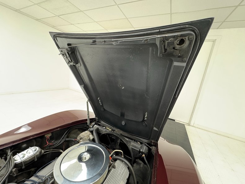 Chevrolet-Corvette-1969-Burgundy-Poly-Saddle-47