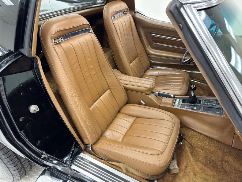 Chevrolet-Corvette-1971-Black-Saddle-25