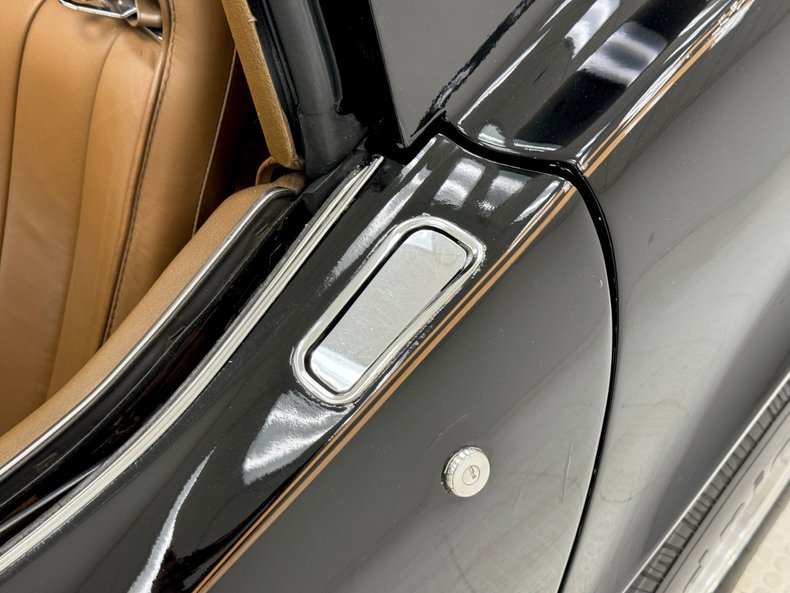 Chevrolet-Corvette-1971-Black-Saddle-26