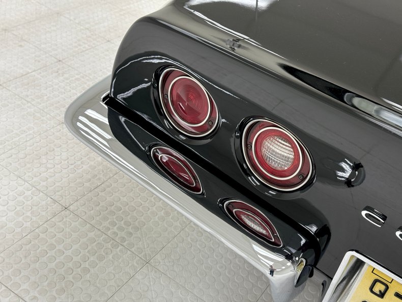 Chevrolet-Corvette-1971-Black-Saddle-29