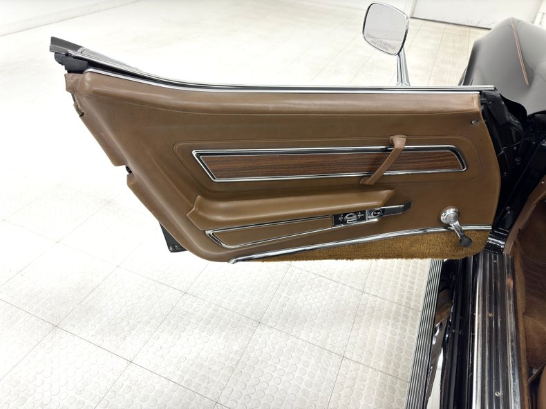 Chevrolet-Corvette-1971-Black-Saddle-3