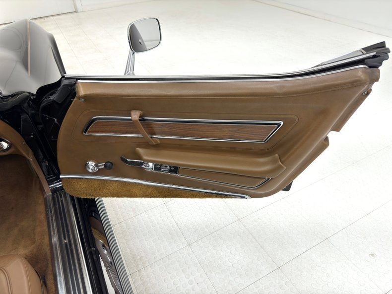 Chevrolet-Corvette-1971-Black-Saddle-47