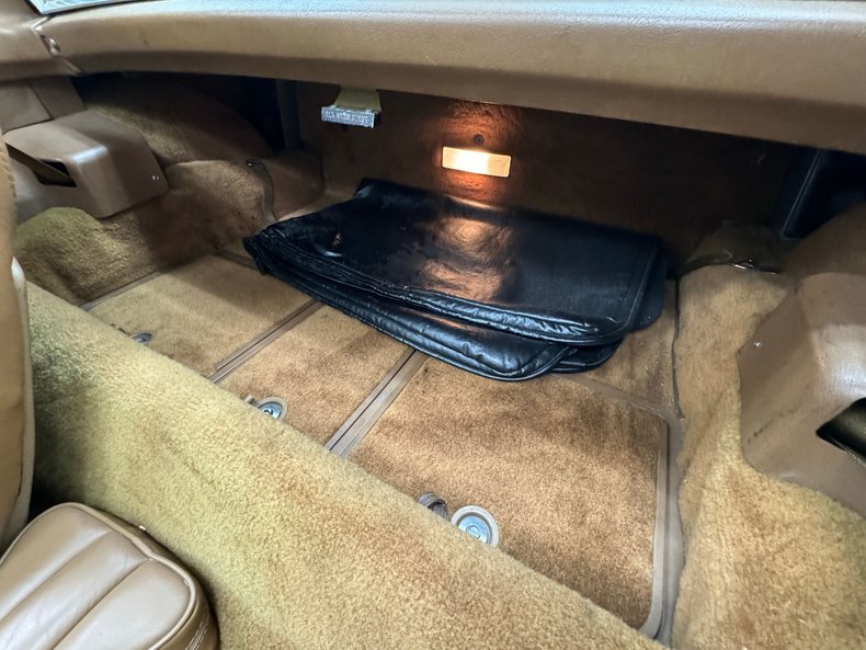 Chevrolet-Corvette-1971-Black-Saddle-48