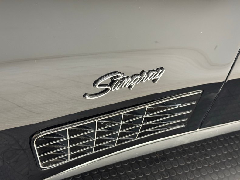 Chevrolet-Corvette-1972-Black-Black-16