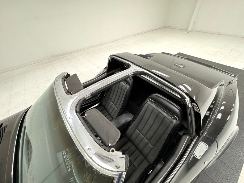 Chevrolet-Corvette-1972-Black-Black-18