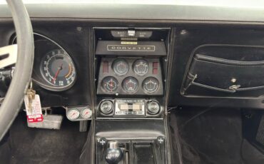 Chevrolet-Corvette-1972-Black-Black-2