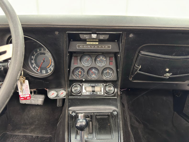 Chevrolet-Corvette-1972-Black-Black-2