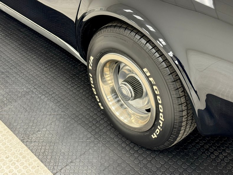 Chevrolet-Corvette-1972-Black-Black-21