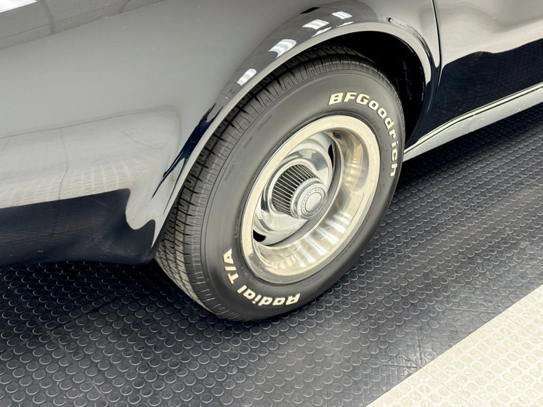 Chevrolet-Corvette-1972-Black-Black-23