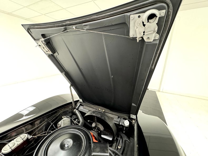 Chevrolet-Corvette-1972-Black-Black-29