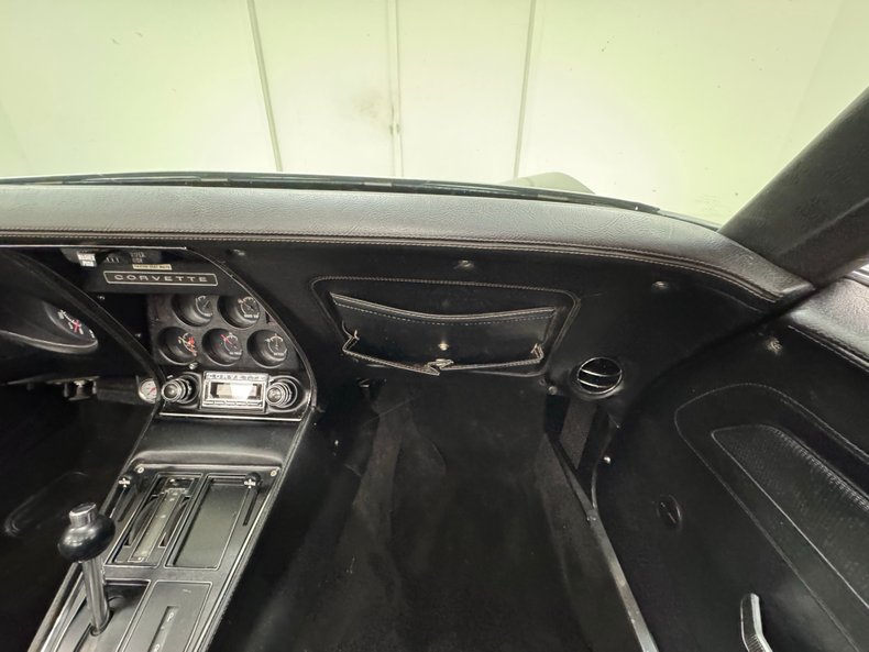 Chevrolet-Corvette-1972-Black-Black-3