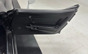 Chevrolet-Corvette-1972-Black-Black-35