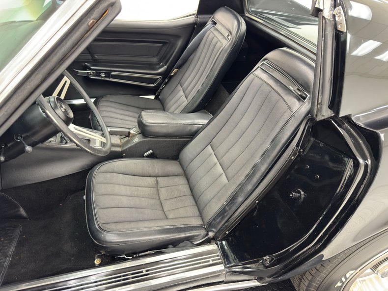 Chevrolet-Corvette-1972-Black-Black-36