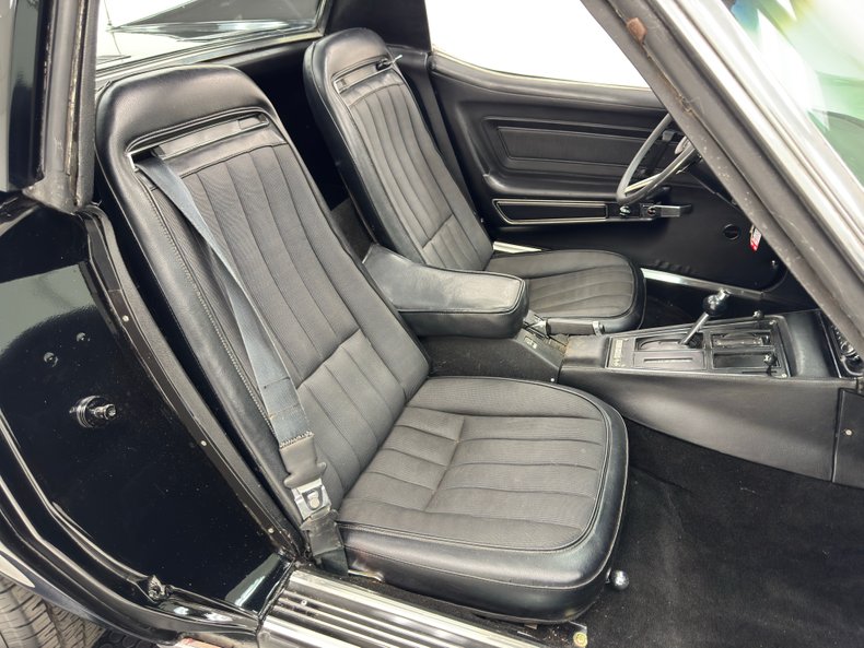 Chevrolet-Corvette-1972-Black-Black-39