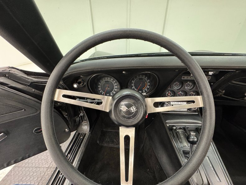 Chevrolet-Corvette-1972-Black-Black-42