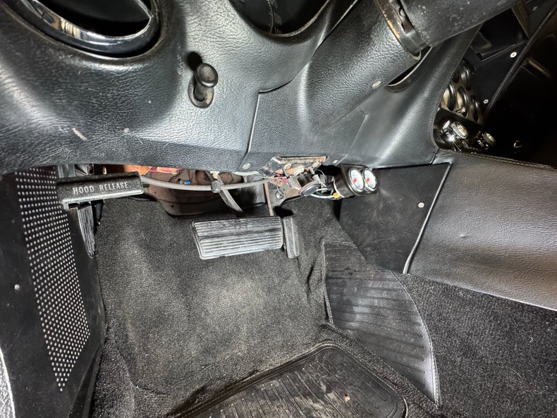 Chevrolet-Corvette-1972-Black-Black-46