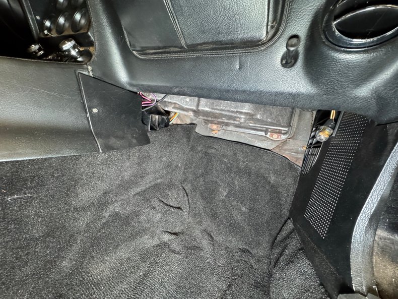 Chevrolet-Corvette-1972-Black-Black-47