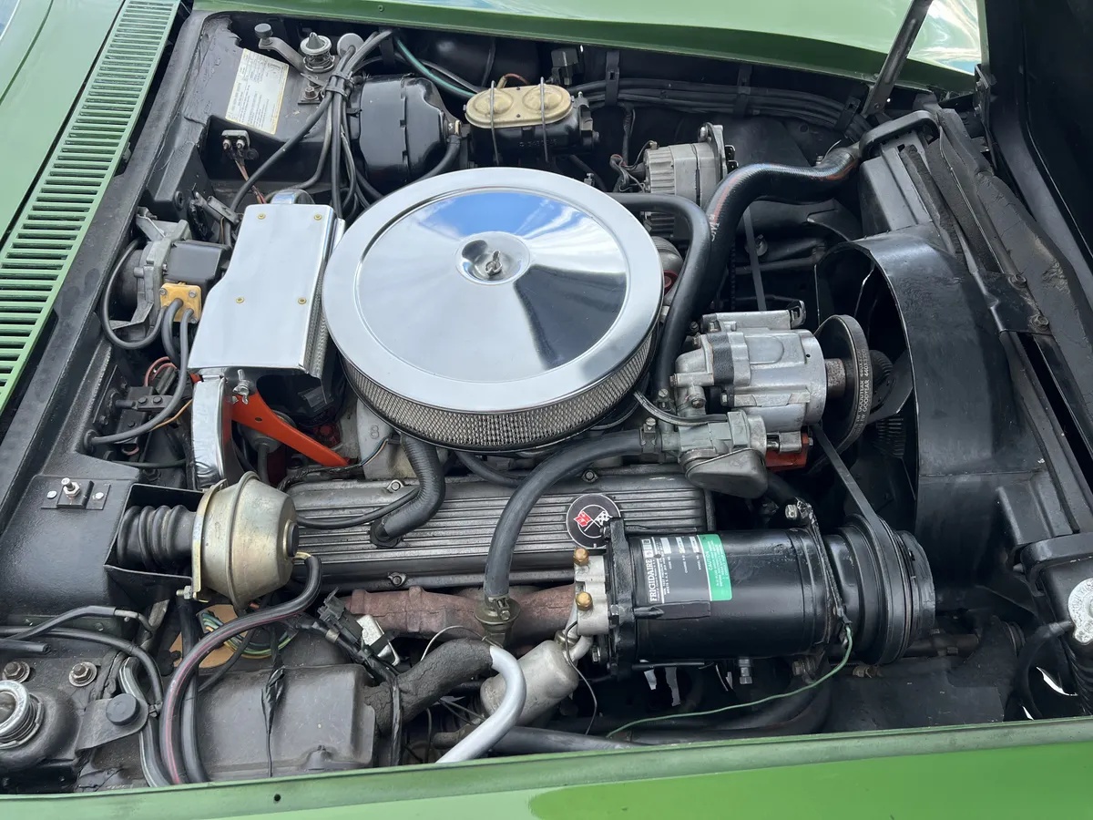 Chevrolet-Corvette-1972-Elkhart-Green-Black-12