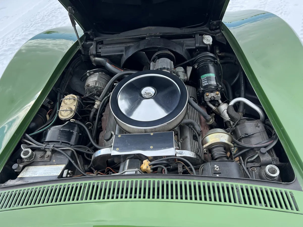 Chevrolet-Corvette-1972-Elkhart-Green-Black-14