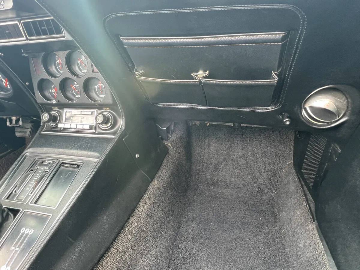 Chevrolet-Corvette-1972-Elkhart-Green-Black-15