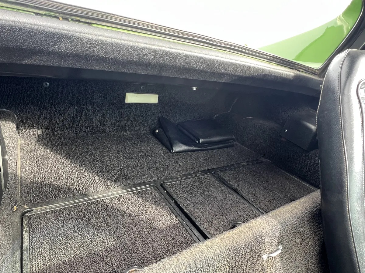 Chevrolet-Corvette-1972-Elkhart-Green-Black-17