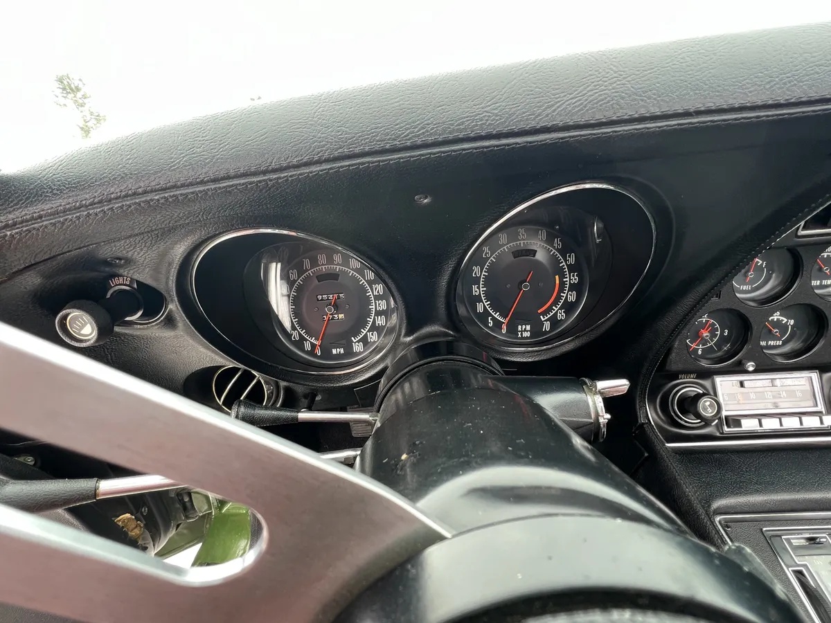 Chevrolet-Corvette-1972-Elkhart-Green-Black-18