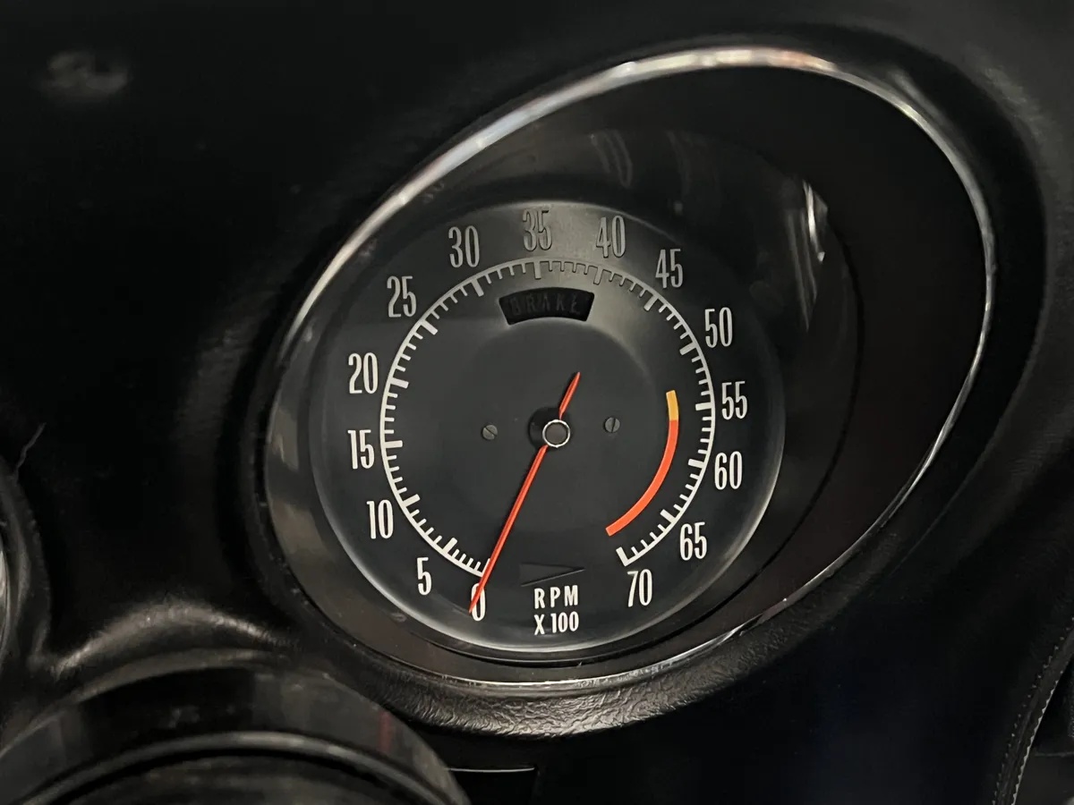 Chevrolet-Corvette-1972-Elkhart-Green-Black-19