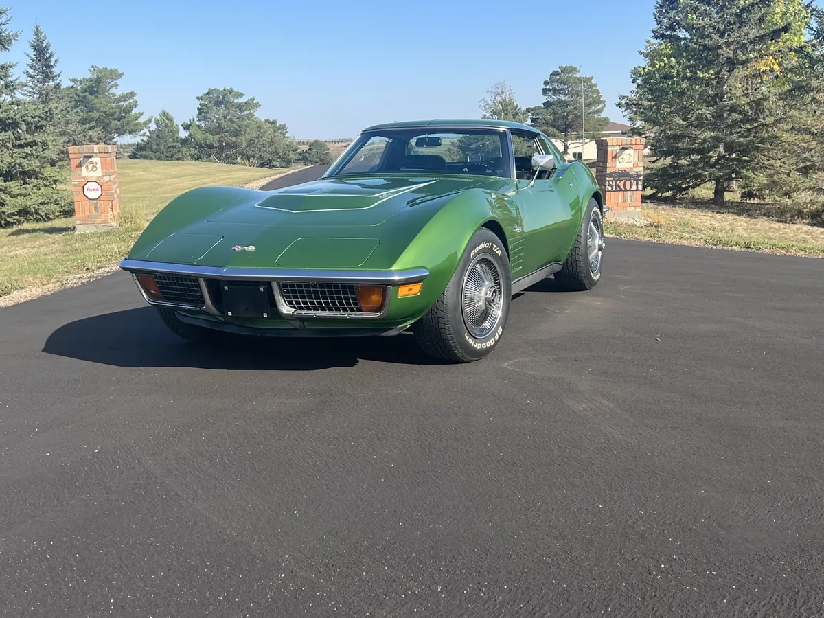 Chevrolet-Corvette-1972-Elkhart-Green-Black-2