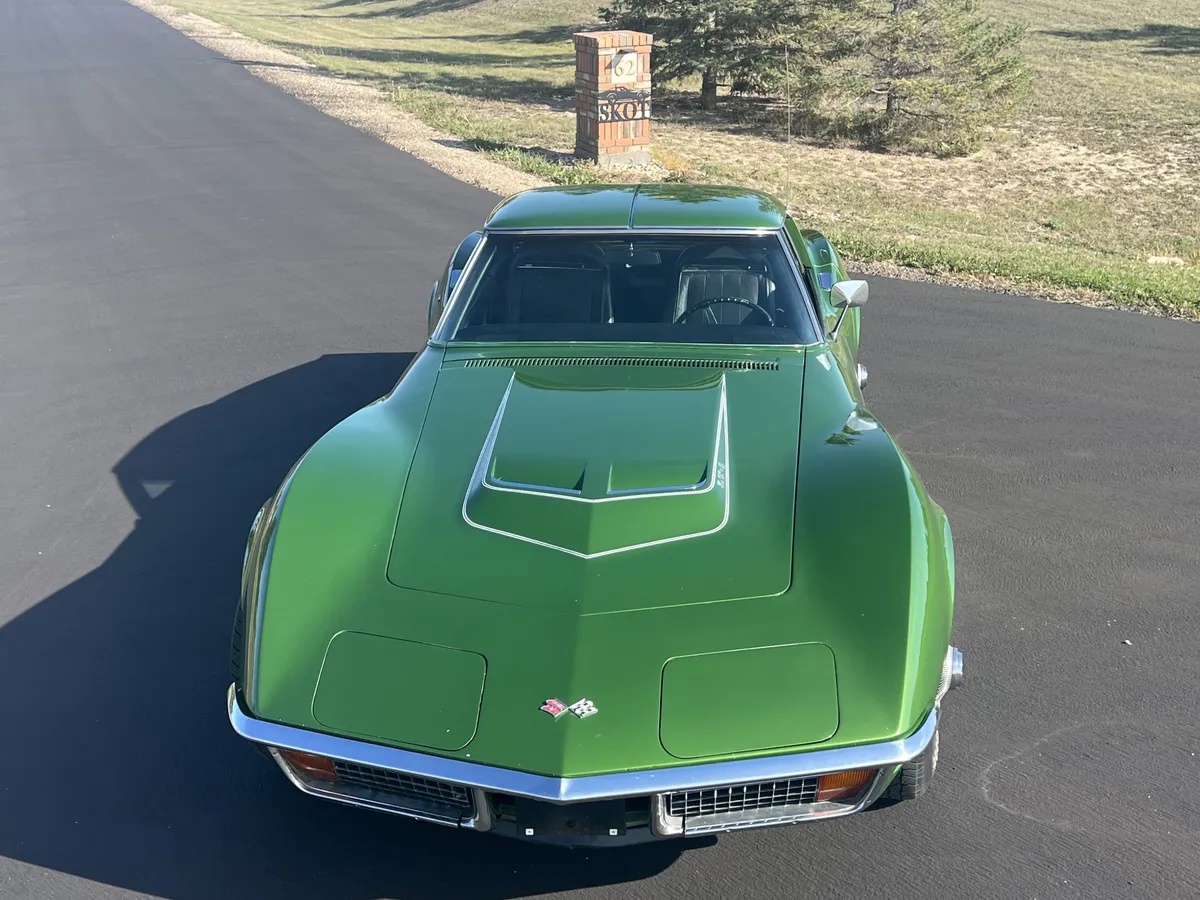 Chevrolet-Corvette-1972-Elkhart-Green-Black-3