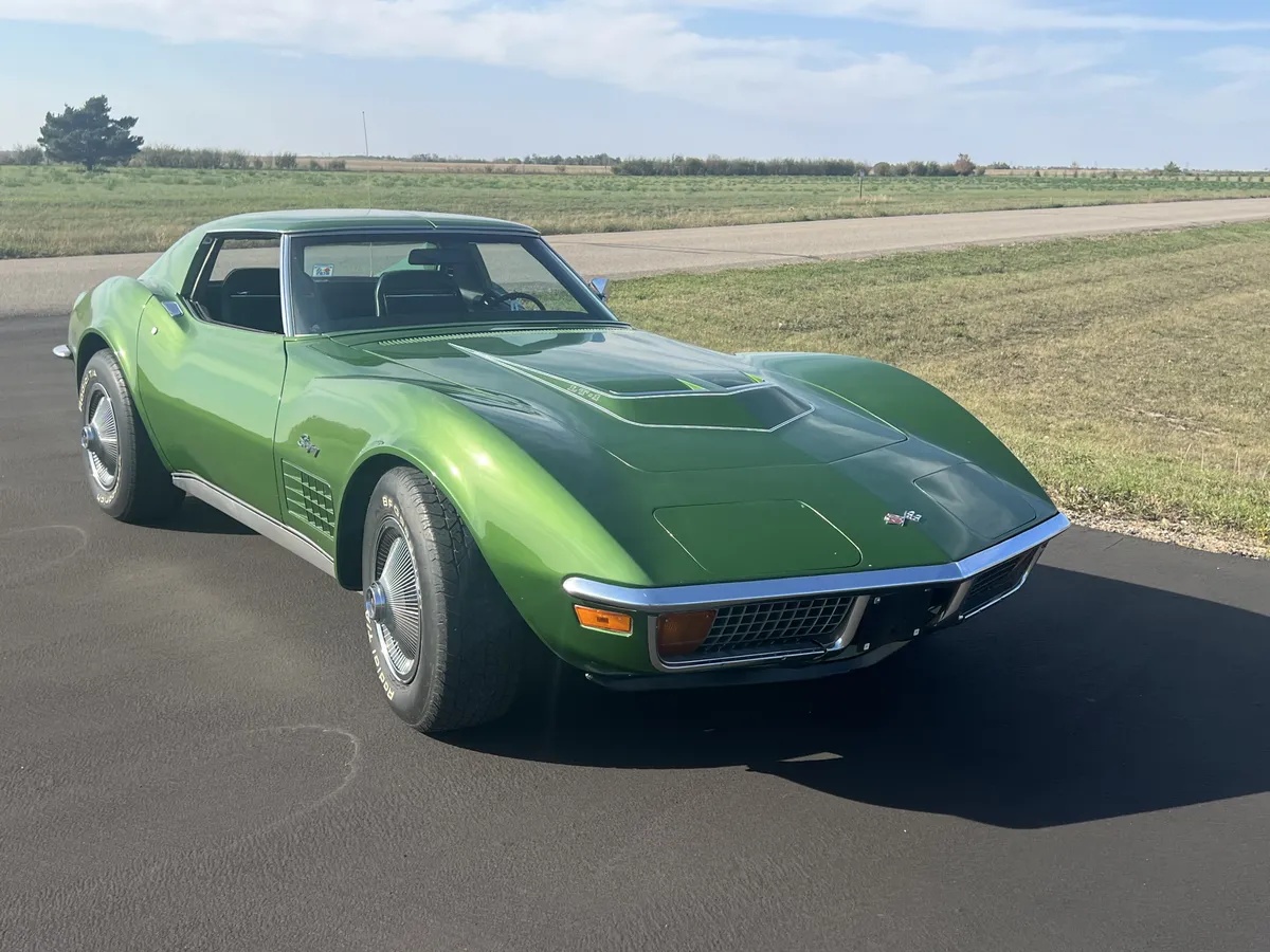 Chevrolet-Corvette-1972-Elkhart-Green-Black-4