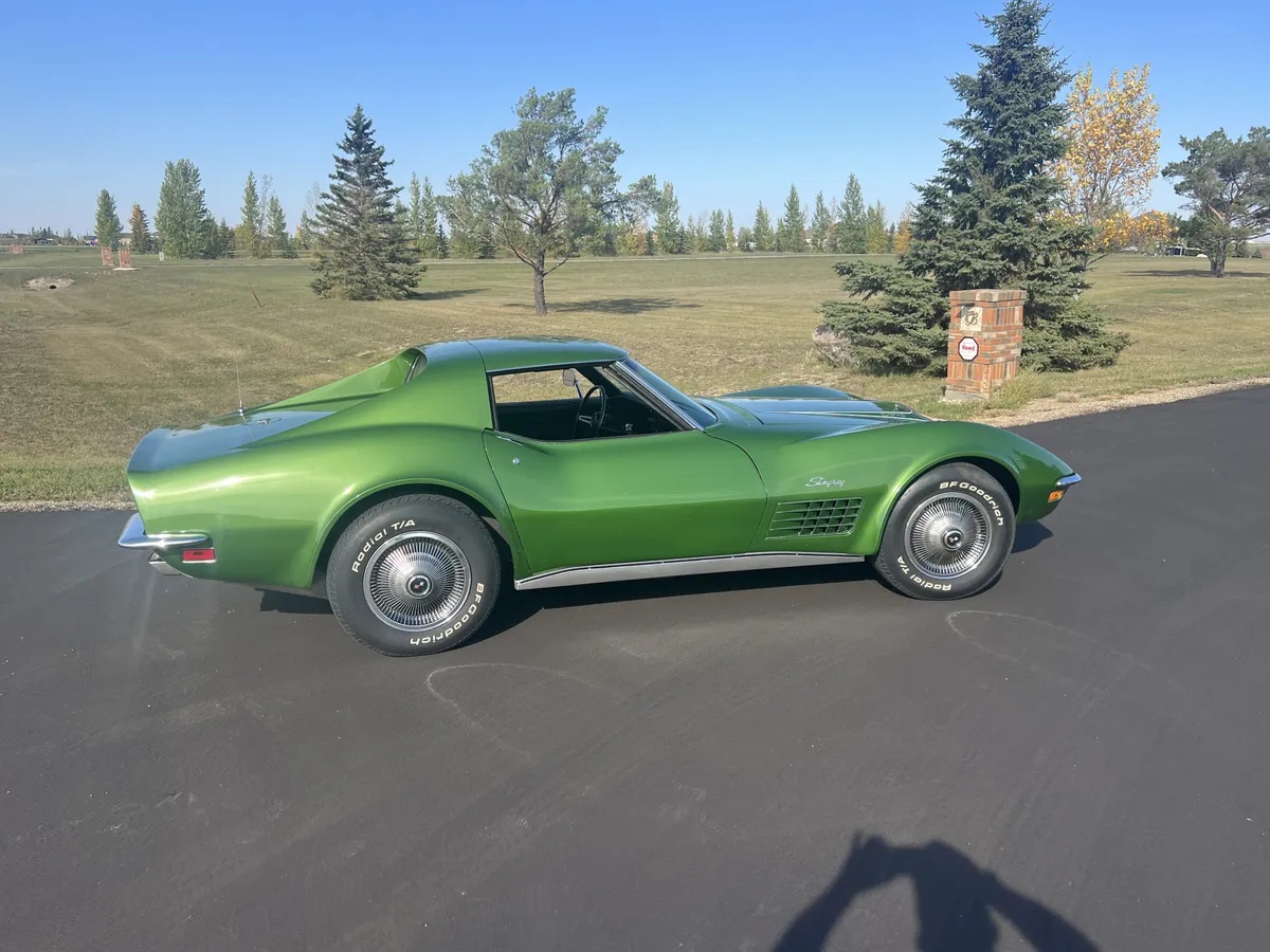 Chevrolet-Corvette-1972-Elkhart-Green-Black-5