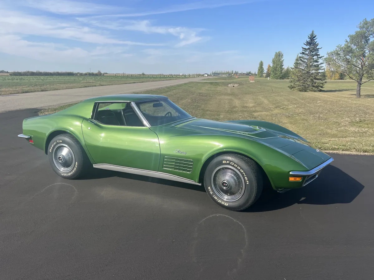 Chevrolet-Corvette-1972-Elkhart-Green-Black-6