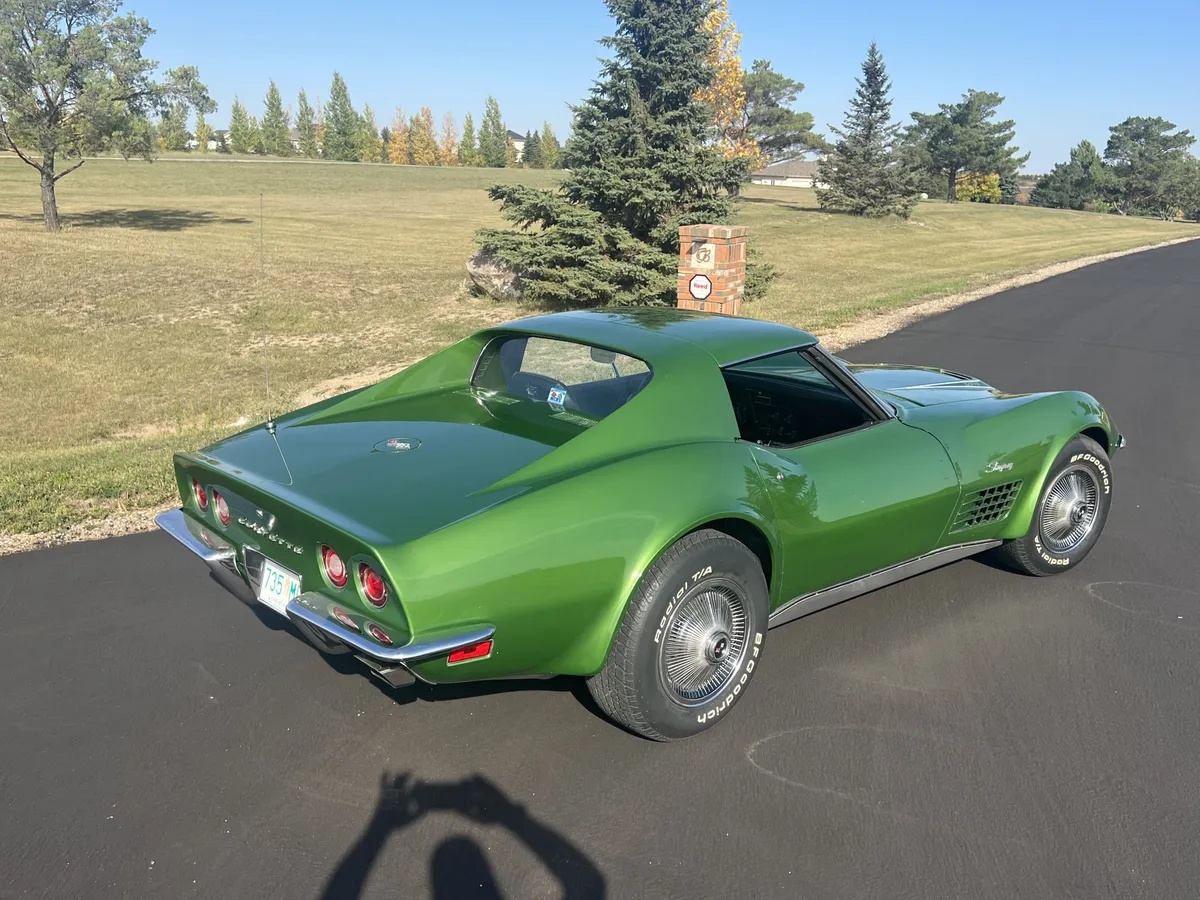 Chevrolet-Corvette-1972-Elkhart-Green-Black-7