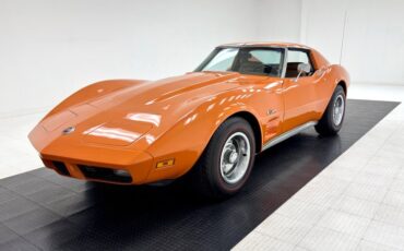 Chevrolet-Corvette-1974-Corvette-Orange-Medium-Saddle-23