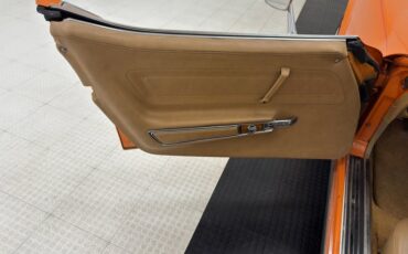 Chevrolet-Corvette-1974-Corvette-Orange-Medium-Saddle-30