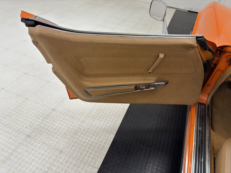 Chevrolet-Corvette-1974-Corvette-Orange-Medium-Saddle-30
