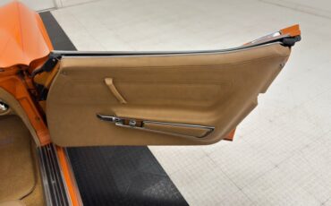 Chevrolet-Corvette-1974-Corvette-Orange-Medium-Saddle-31