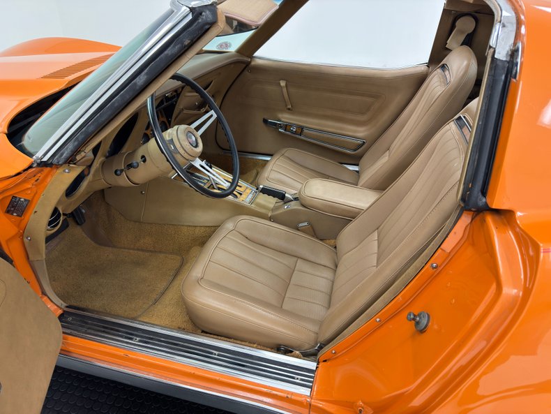Chevrolet-Corvette-1974-Corvette-Orange-Medium-Saddle-33