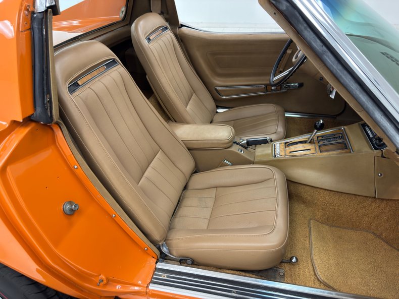 Chevrolet-Corvette-1974-Corvette-Orange-Medium-Saddle-35